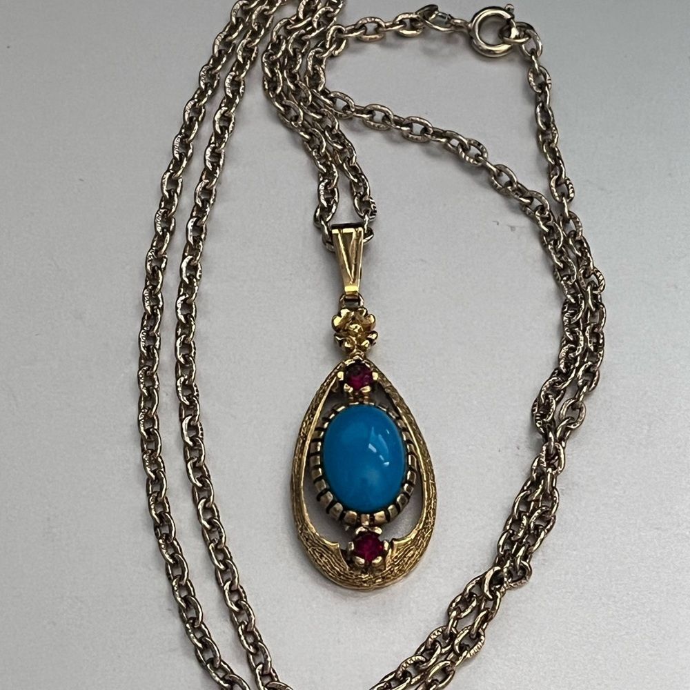 Vintage Signed Celebrity Queen Elizabeth style pendant necklace